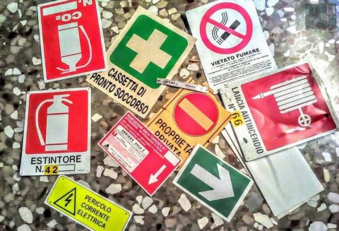 Adelfia, due ragazzi rubano e collezionano cartelli segnaletici: �Reato eccitante�